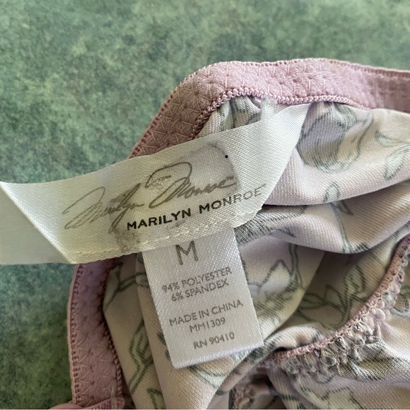 Marilyn Monroe Sleepwear Lingerie Top with Lace | SIZE: M - Picture 7 of 7